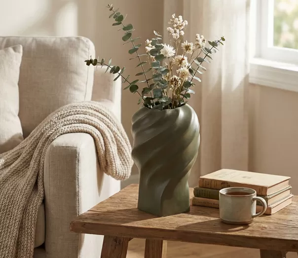 The Art of the Twist: Why Sculptural Ceramics Are the Hero of 2026 Interiors